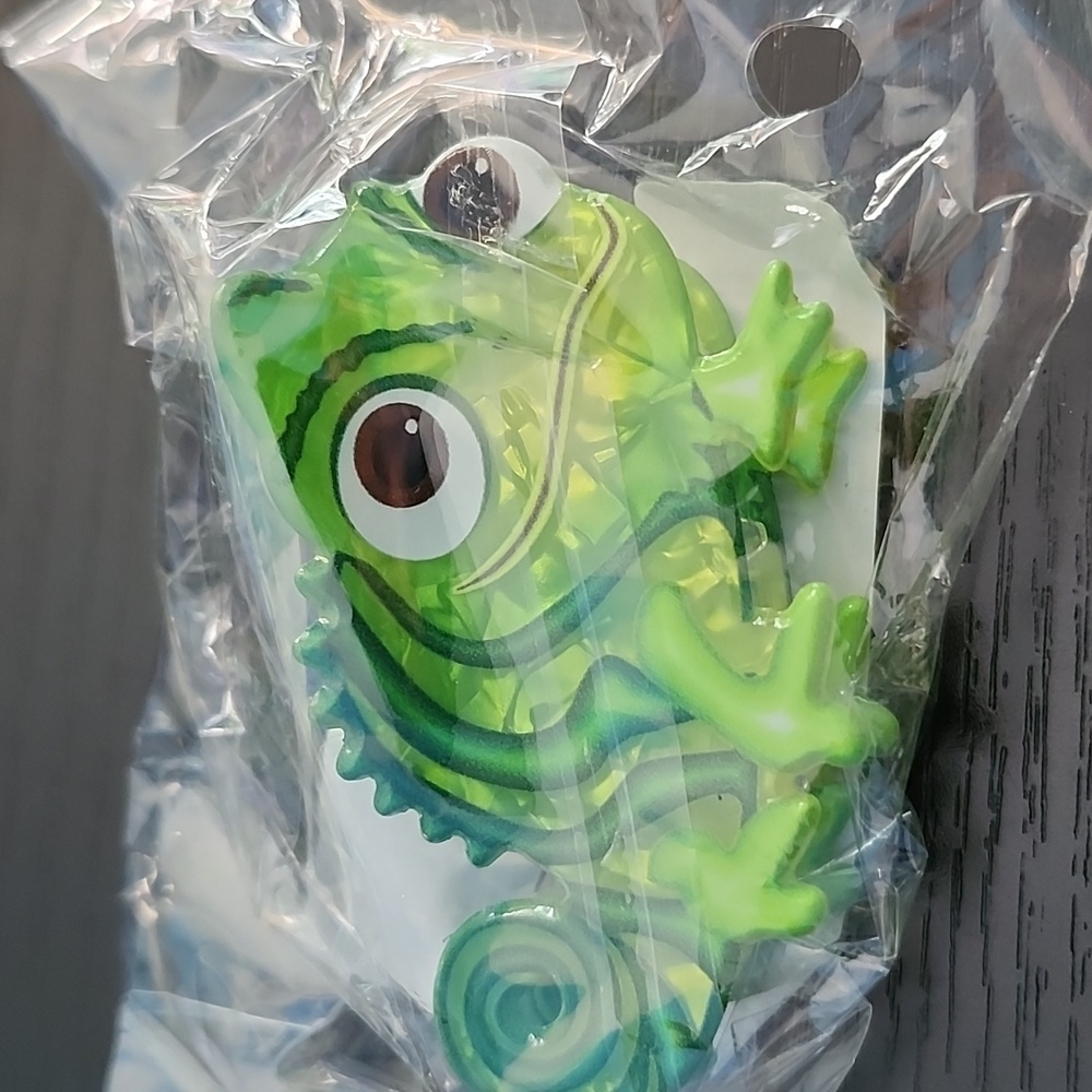 Disney's Tangled - Pascal Hair Clip - Picture 5 of 6